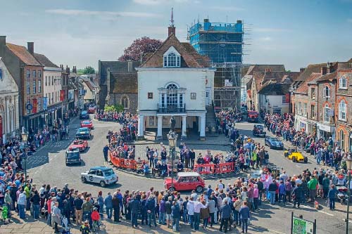 cars driving round wallingford